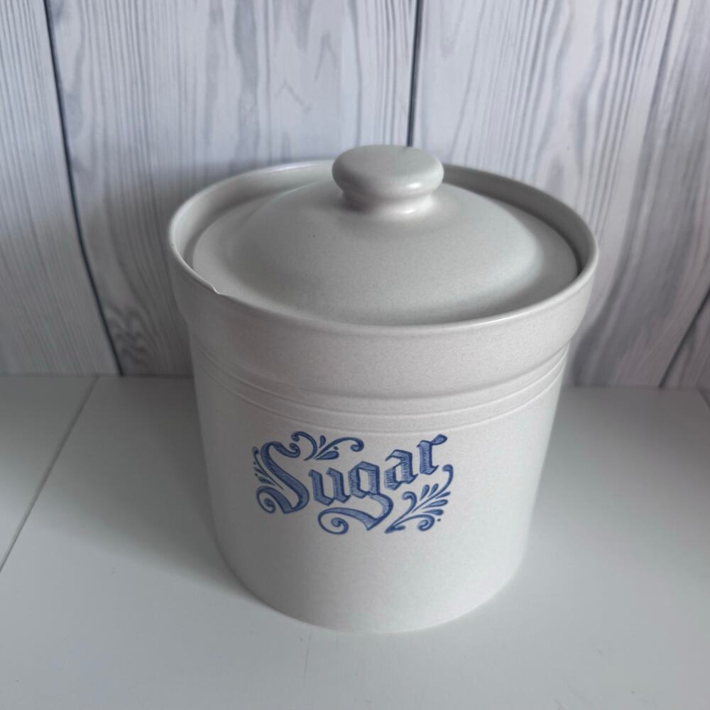 Vintage Pfaltzgraff Yorktowne Sugar Canister 2.5 Qt with Lid Stoneware USA flaw